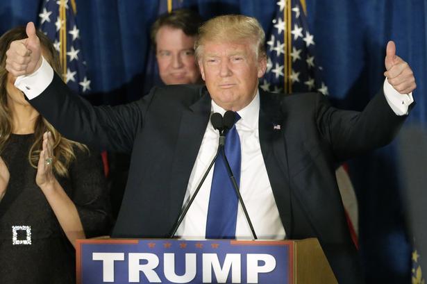 En glad Danald Trump efter sin valgsejr i New Hampshire. 