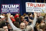 Donald Trump tilhængere på et valgmøde i New Hampshire. 