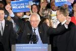 Vermont-senator Bernie Sanders tog en særdeles sikker sejr over Hillary Clinton ved valget i New Hampshire. 