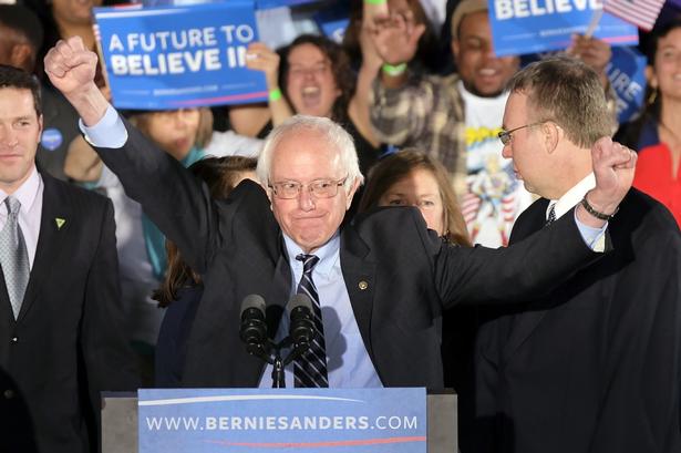 Vermont-senator Bernie Sanders tog en særdeles sikker sejr over Hillary Clinton ved valget i New Hampshire. 