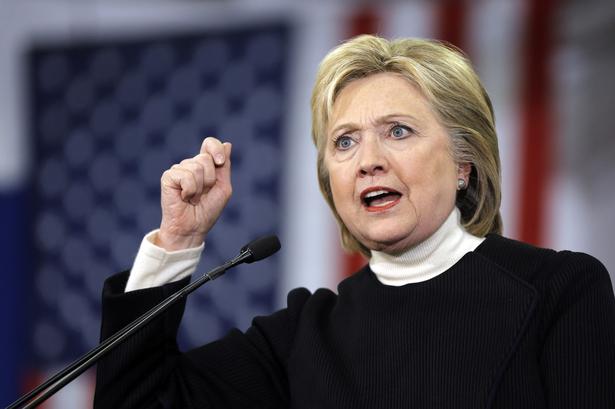 I de kommende stater står Hillary Clinton stærkt, og hun er derfor - trods nederlaget - stadig favorit til den samlede sejr. 