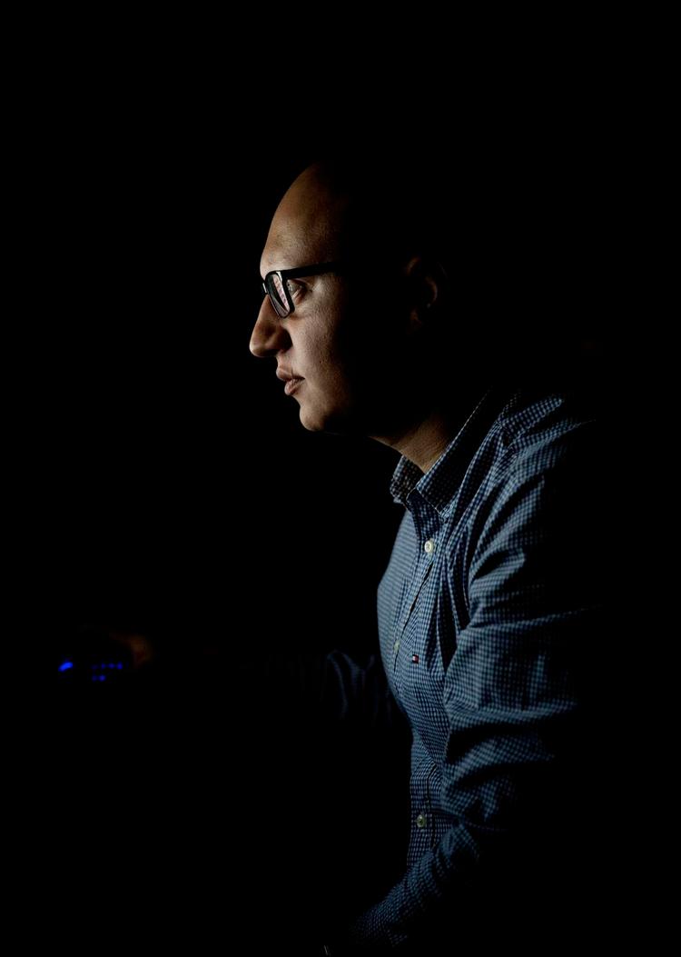 computernørd. 28-årige Abdul Rahman Arafh kom til Danmark fra Syrien i august 2014. Halvandet år senere har han skaffet sig selv et arbejde som udvikler i Kommunedata. Forud for det tillærte han sig selv to nye programmeringssprog via hjemmesider. Det blev afgørende for, at han kunne komme i gang med at arbejde. 