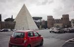 OPGRADERET.  Cestius-pyramiden i Rom har gennemgået en stor renovering.  Den er bygget for 2.000 år siden. 