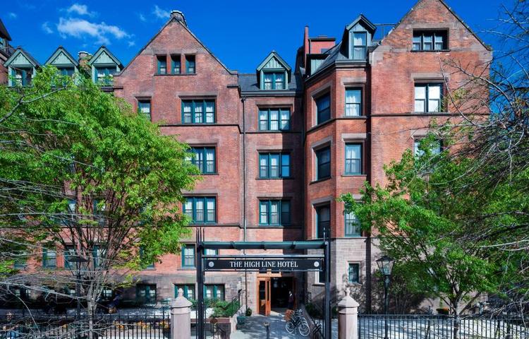 OMVENDELSE. The High Line Hotel på Manhattan husede i gamle dage studerende, som ville udbrede Bibelens budskab. I dag er det bohemer og andre festglade mennesker, som befolker de smukke bygninger. 