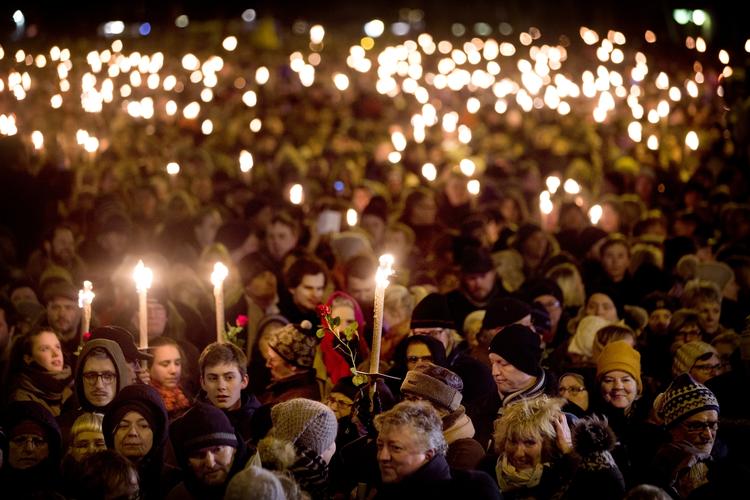 Mindehøjtidelighed. Sidste år var lys også en vigtig del af markeringen, da tusindvis af københavnere samlede sig foran Krudttønden på Østerbro, dagen efter terroranslagene. 
