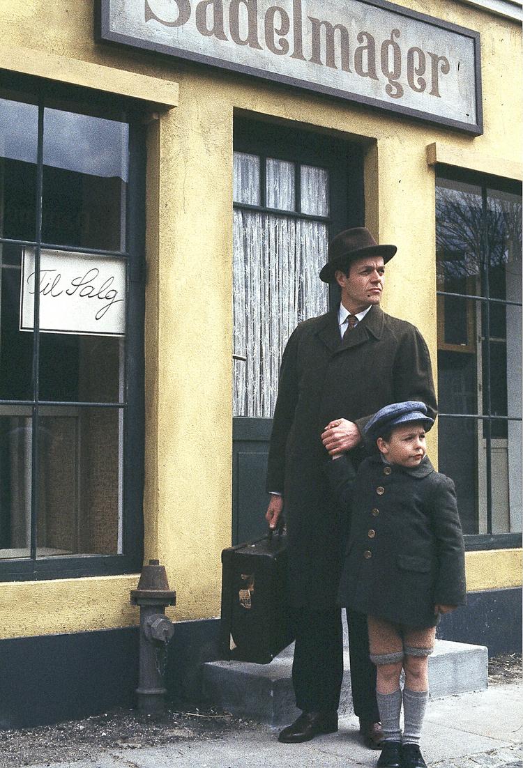 Matador. Her er lille Daniel. Senere i livet kommer han i lære. Men hvor? 