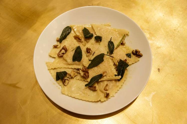 Langt til Rom. Amager Centrets imiterede Italien er lige så klinisk i designet som en hvid iPod fra 2006. Maden er heller ikke just på det niveau, man kunne ønske sig. 