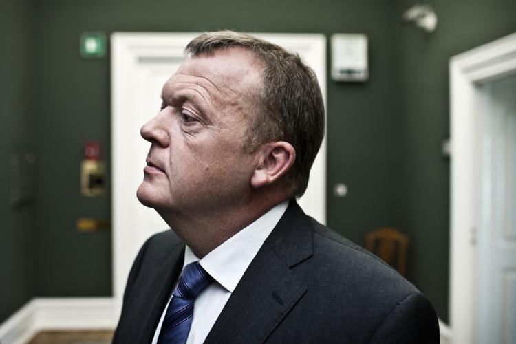 startskud. Statsminister Lars Løkke Rasmussen (V) indleder i dag trepartsforhandlingerne med fagbevægelsen og arbejdsgiveren, hvor første prioritet er en aftale, som kan få flygtninge i job. 