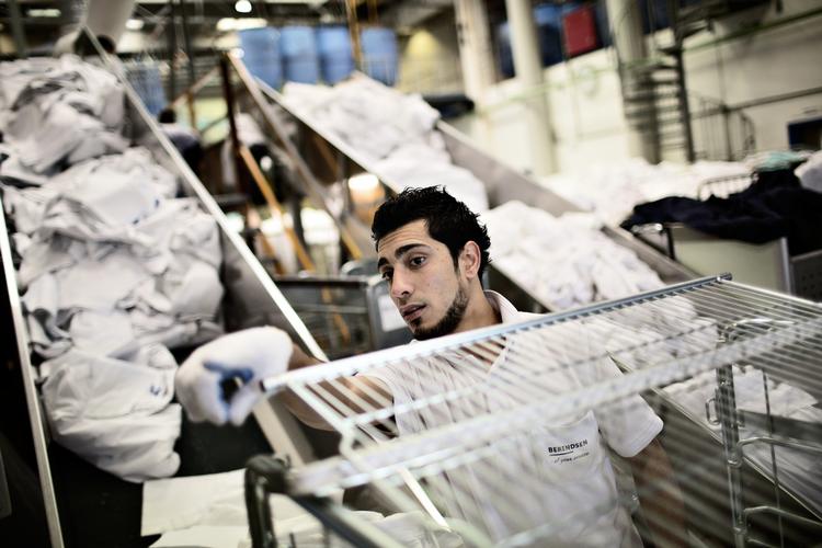 Jobfokus. Regeringen vil have flygtninge i arbejde senest 14 dage efter ankomsten til kommunerne. 