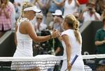 NEDE. Dominika Cibulkova hilste på en forstenet Wozniacki, da hun i 2011 havde sendt danskeren ud af Wimbledons 4. runde. 