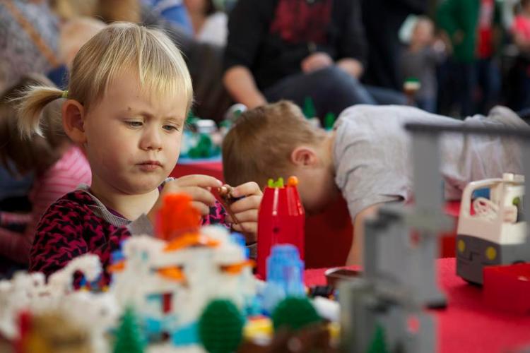 byg. Lego fylder en hal i Bella Centret med klodser. Der er også mere action-prægede aktiviteter. Pr-foto 