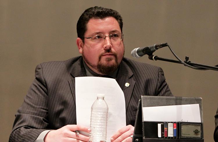 AFVISNING. Et samlet byråd anført af borgmester James Knowles afviser en aftale med det amerikanske justitsministerium om reformer af politiet og domstolen i Ferguson. 