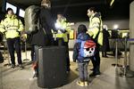 kontrol. Sverige indførte i begyndelsen af året ID-kontrol, der pålægger DSB at sikre, at kun passagerer med gyldig id kommer ind i landet. 