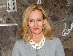 Bestseller. J. K. Rowling er ikke fremmed for salgsrekorder. Hendes Harry Potter-bøger er i forvejen den bedst sælgende bogserie i verden med 450 millioner solgte eksemplarer. Nu topper hun igen salgslisterne med 'Harry Potter and the Cursed Child' som først udkommer til sommer. 
