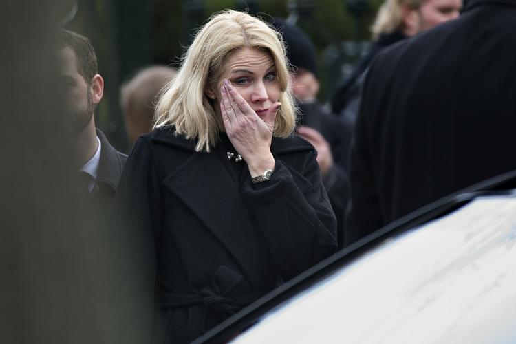 En bevæget statsminister Helle Thorning-Schmidt ved begravelsen af den 37-årige Dan Uzan, der blev skudt på klos hold af 22-årige Omar Abdel Hamid el-Hussein foran den jødiske synagoge på Krystalgade 