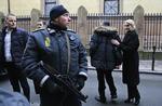 Også statsminister Helle Thorning-Schmidt kom til Krystalgade for at vise sin medfølelse for ofrene. 