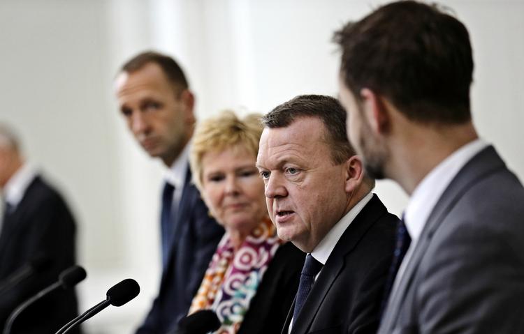Forhandlinger. Det er lykkedes statsminister Lars Løkke Rasmussen (V) at få parterne i forhandlingslokalerne, men først her viser konflikterne sig for alvor. 