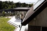 SOLENERGI. Når batterier bliver billige nok, bliver det igen en god forretning for husejere at installere solceller, spår det statslige selskab Energinet.dk. 