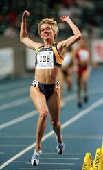 hurtig. Suzy Favor Hamilton har netop vundet et løb. (1999). 