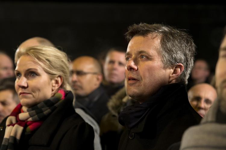 Statsminister Helle Thorning-Schmidt  og kronprins Frederik var med til mindehøjtideligheden. 