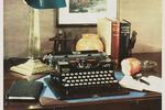 'Advertisement with typewriter on desk' kalder museet dette foto fra 1927 