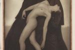 Dette berømte foto af den tjekkiskfødte fotograf Rudolf Koppitz (1884-1936), bærer navnet 'Bewegungsstudie' og får også plads i den nye samling i London. 