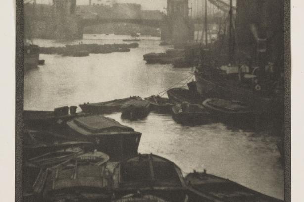 Tower Bridge i London, fotograferet i 1910. 