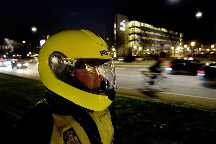Arbejdsmiljø. Danske betjente lider under stort arbejdspres og  overarbejdspukkel, hvilket har fået sygemeldingerne til at stige. 