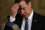 Sikkerhed. Den russiske ministerpræsident Dimitrij Medvedev tørrer panden under et møde ved sikkerhedskonferencen i Munchen, hvor stemningen er præget af konflikt og mistillid mellem Rusland og Vesten. 