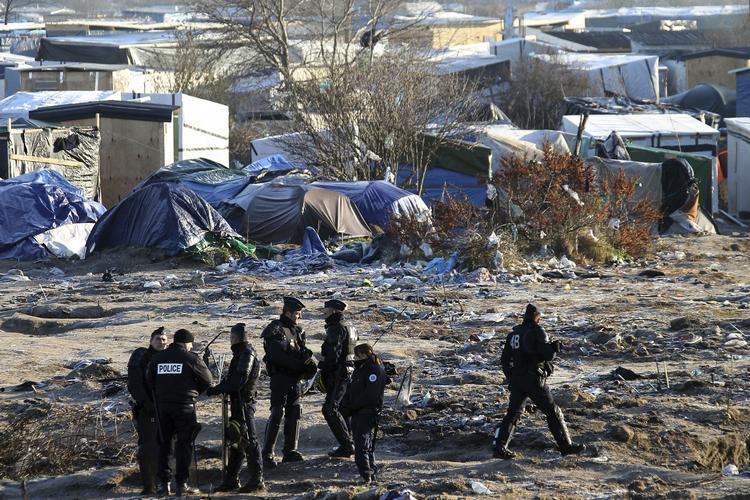 Vold. Ifølge den britiske avis The Independant har beboere i migrantlejren i Calais været udsat for grov vold fra højreradikale (arkivfoto) 