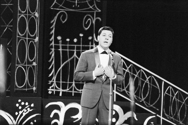 1962. Dario Campeotto synger sangen 'Carrisma'. 