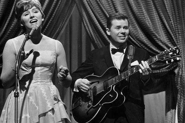 KLASSIKER. Jazz-guitaristen Jørgen Ingmann vandt sammen med sin kone Grethe Ingmann Dansk Melodi Grand Prix i 1963. Sangen 'Dansevise' blev hurtigt en klassiker og vandt også det internationale Grand Prix i London samme år. 