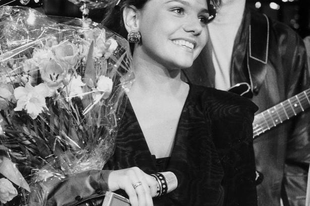 1987. Her ses Anne Cathrine Herdorf med sit band som vandt det år. Vindersangen hed 'En lille melodi'. 