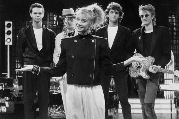 1987. En meget ung Trine Dyrholm deltog som den yngste nogensinde ved Melodi Grand Prix i 1987 med nummeret 'Danse i måneskin'. Dyrholm blev nummer tre det år, hvor 'En lille melodi' med Anne Cathrine Herdorf vandt. 