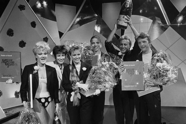 1988. Kirsten Siggaard og Søren Bundgaard vinder det år med sangen 'Ka' du se' hva' jeg sa'.' Et forsøg på en kæk sangtitel, der mest bare lyder fynsk. 