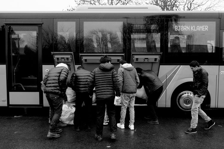 Uledsagede. Danmark har netop åbnet det 16. center for uledsagede asylbørn. Her skal bo 100 drenge mellem 15 og 18 år. 