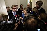 Udledning. Forskere kritiserer miljø- og fødevareministeren Eva Kjer Hansen (midten) for at  vildlede Folketinget. 
