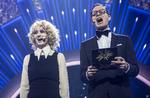 Sangkonkurrence. Værter på Dansk Melodi Grand prix Annette Heick og  Jacob Riising. 