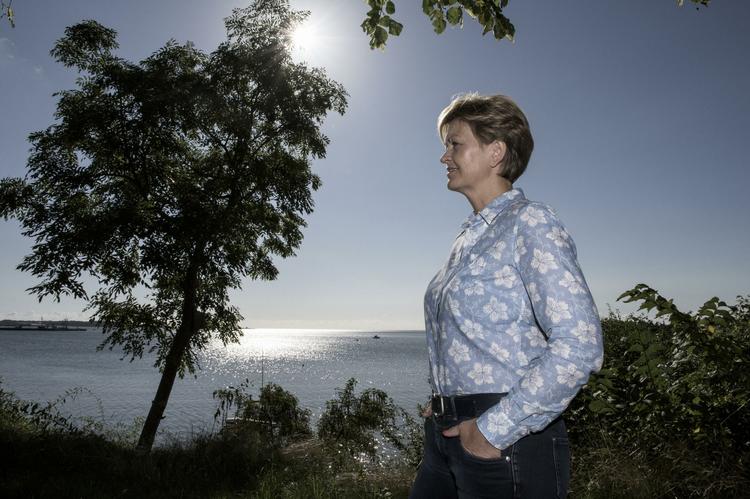 MODVIND: MIljø- og fødevareminister Eva Kjer Hansen (V) har været i massiv modvind i de seneste 10 dage. Anklaget af S for at svigte erhvervet, og hængt ud i den borgerlige presse for at svigte miljøet. Få overblikket her. 