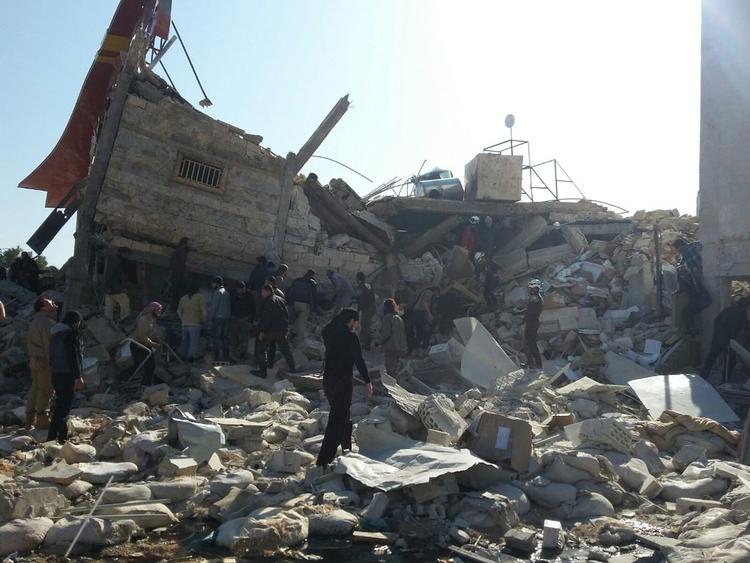 Bombeangreb. Ifølge Læger Uden Grænser er hospitalet i det nordlige Syrien, som i morges har været udsat for et bombeangreb, blevet totalt ødelagt. 