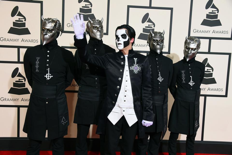 Gruppen Ghost ankommer til Grammy-uddelingen. 
