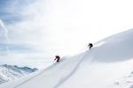 Offpiste. Josefine Lützau og Malene Madsen, Danmarks to bedste kvindelige freeride-skiløbere, nyder de fantastiske sneforhold i østrigske St. Anton am Arlberg. 