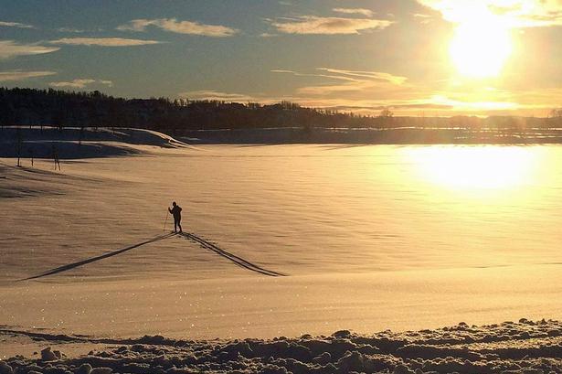 Solnedgang. Rauland, Norge. Langrendstur med Himmelbjergegnens natur- og idrætsefterskole. 