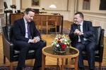 Kammerater. Da David Cameron for nylig besøgte Lars Løkke Rasmussen, udtrykte statsministeren håb om, at Danmark også kan nyde godt af Stobritanniens nye aftaler med EU på velfærdsområdet. Nu ser det ud til at blive svært. 