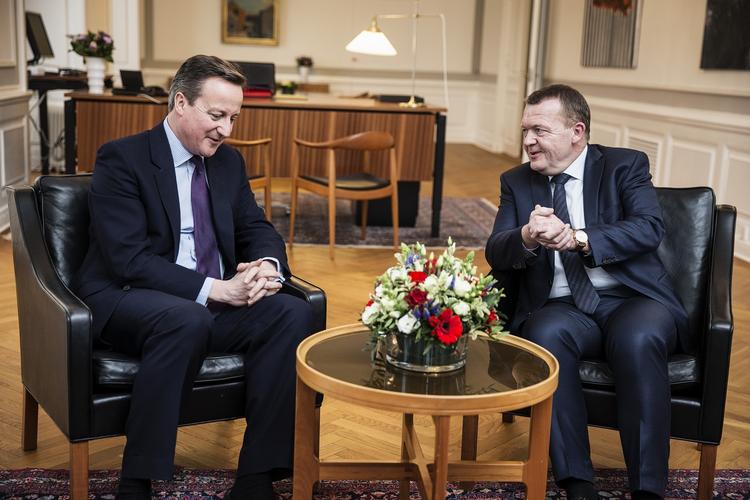 Kammerater. Da David Cameron for nylig besøgte Lars Løkke Rasmussen, udtrykte statsministeren håb om, at Danmark også kan nyde godt af Stobritanniens nye aftaler med EU på velfærdsområdet. Nu ser det ud til at blive svært. 