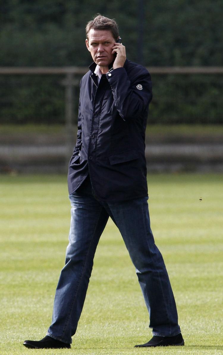 Officielt. Den græske klub Paok bekræfter, at Frank Arnesen er fyret i klubben. Samarbejdet varede kun otte måneder trods en treårig aftale. 