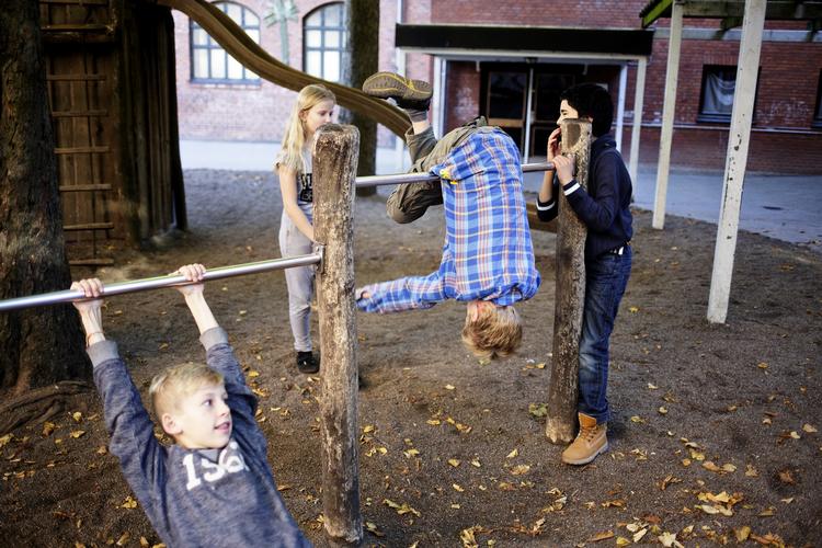 Tid. Særligt bevægelsensdelen har mange skole haft svært ved at implementere i undervisningen. Men trods en hård start, går implementeringen af folkeskolerefomen faktisk efter planen, siger forsker. 