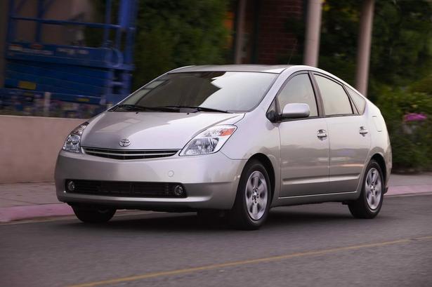 2004. Anden generation af Toyota Prius fik et markant design, som har efterladt sig spor i nyeste generation. 