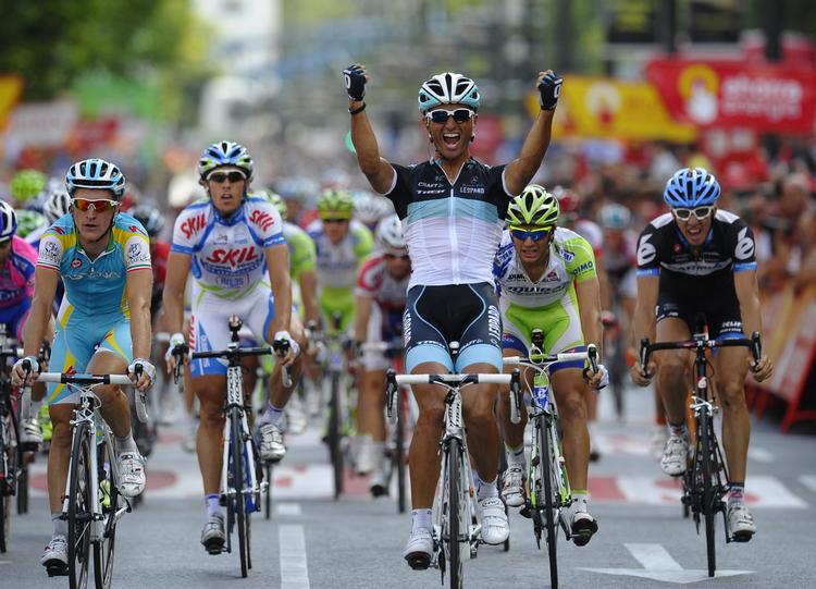 sprint. Daniele Bennati jubler efter en spurtsejr på 18. etape af Vueltaen i 2011, men veteranen kan stadig vinde spurten. 