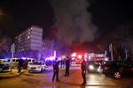 Bilbombe. En større eksplosion rystede i dag Tyrkiets hovedstad Ankara. Dødstallet stiger forsat efter bilbomben mod en militærbus. 